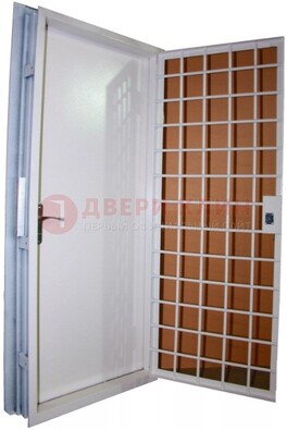 Белая стальная бронированная дверь с нитроэмалью ДБ-7 в Перми
