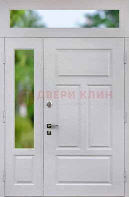 Белая полуторная железная дверь со стеклом и фрамугами ДФГ-10 в Перми