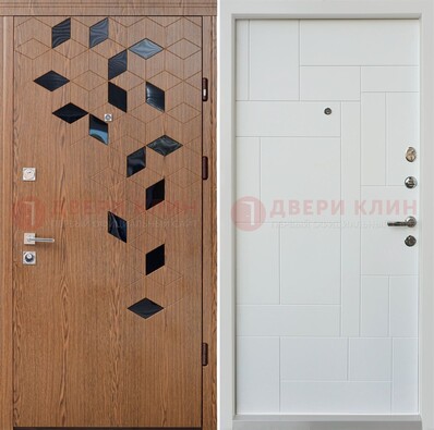 Коричневая металлическая дверь МДФ внутри белого цвета ДМ-256 в Перми