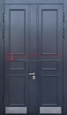 Черная двухстворчатая дверь для улицы с МДФ ДМ-535 в Перми