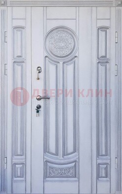 Белая двухстворчатая дверь с массивом дуба ДМД-72 в Перми