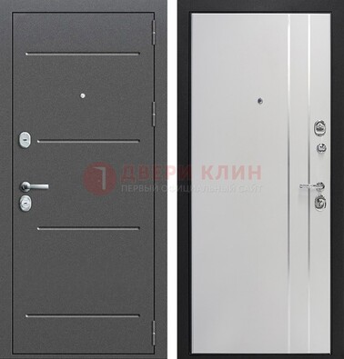 Серая железная дверь с порошковым напылением и МДФ с молдингами ДП-264 в Перми