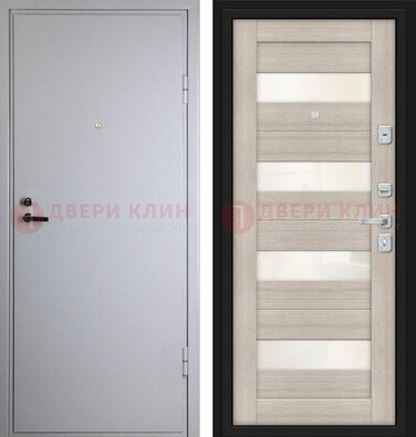 Белая железная дверь с порошковым напылением и стеклом ДП-308 в Перми