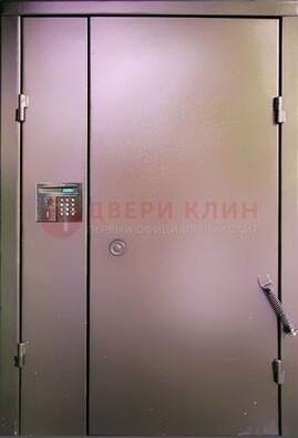 Коричневая стальная дверь в подъезд ДПД-1 в Перми