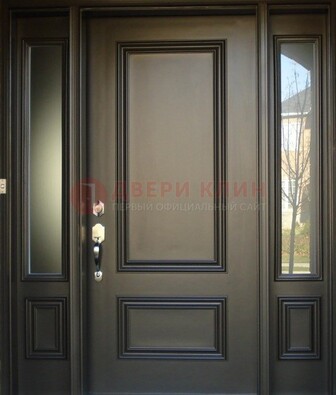 Парадная дверь с отделкой массив ДПР-65 в загородный дом в Перми