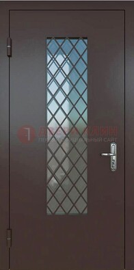 Темная металлическая дверь с решеткой и стеклом ДС-7 в Перми