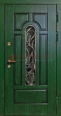 Зеленая железная дверь со стеклом и ковкой ДСК-111 в Перми
