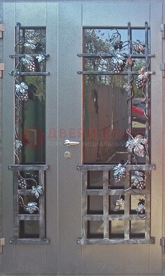 Распашная уличная дверь Порошок со стеклом и ковкой ДСК-221 в Перми