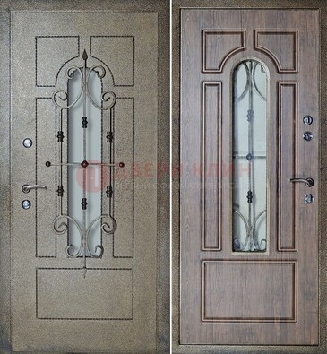Внешняя стальная дверь со стеклом и ковкой зеленой ДСК-22 в Перми