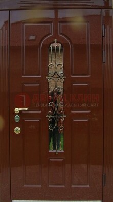 Красивая металлическая дверь со стеклом и ковкой ДСК-33 в Перми