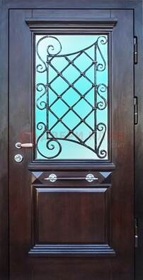 Коттеджная металлическая дверь со стеклом и ковкой ДСК-57 в Перми