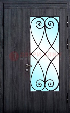 Стальная дверь со стеклом и ковкой ДСК-69 в деревянный дом в Перми