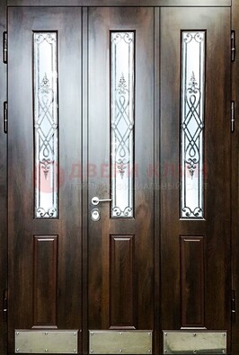 Входная дверь со стеклом и ковкой ДСК-72 в кирпичный дом в Перми