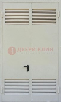 Белая металлическая противопожарная дверь с вентиляционной решеткой ДТ-6 в Перми