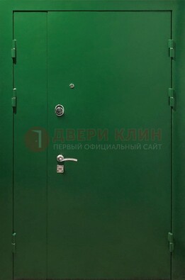 Зеленая распашная тамбурная дверь Порошок ДТМ-47 в Перми