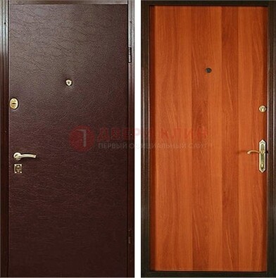 Коричневая металлическая дверь с винилискожей ДВ-20 в Перми