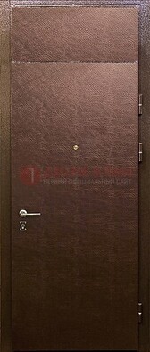 Коричневая стальная дверь с винилискожей ДВ-24 в Перми