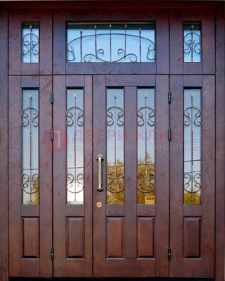 Коричневая парадная дверь с виноритом и ковкой ДВТ-168 в Перми