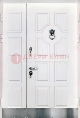Белая входная дверь с виноритом ДВТ-246 в Перми