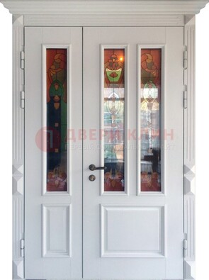 Белая полуторная металлическая дверь с витражом ВЖ-12 в Перми
